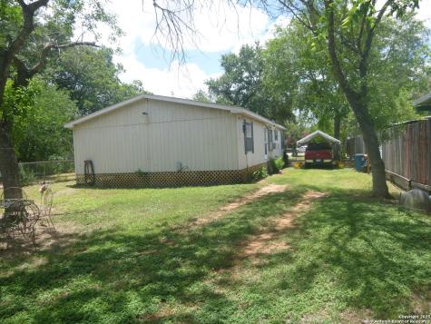 1121 Plum Floresville TX 78114