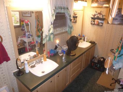 1121 Plum Floresville TX 78114