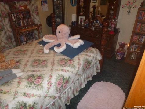 1121 Plum Floresville TX 78114