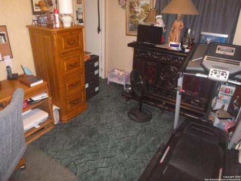 1121 Plum Floresville TX 78114