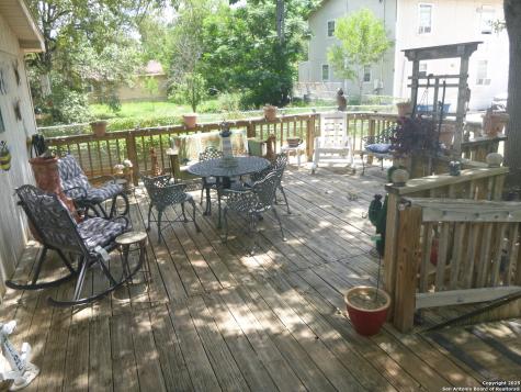 1121 Plum Floresville TX 78114