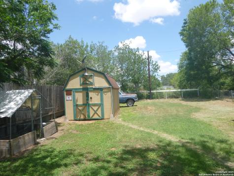 1121 Plum Floresville TX 78114
