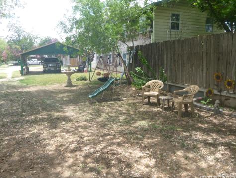 1121 Plum Floresville TX 78114