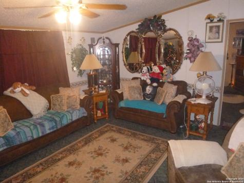 1121 Plum Floresville TX 78114