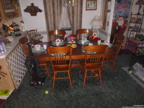 1121 Plum Floresville TX 78114