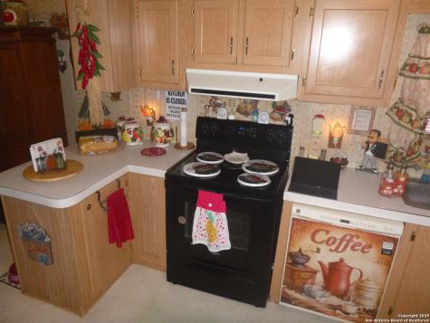1121 Plum Floresville TX 78114