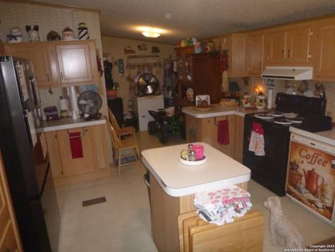 1121 Plum Floresville TX 78114