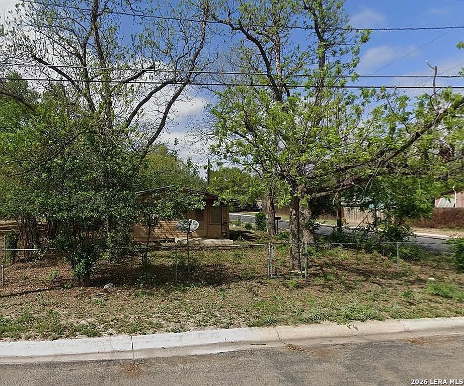 202 16th Street Hondo TX 78861