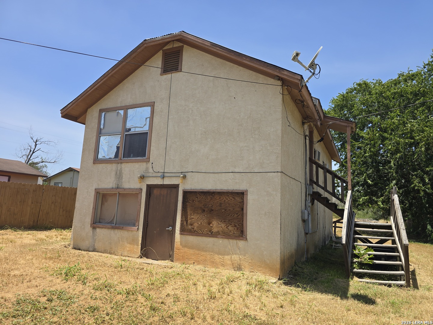 605 E Floresville TX 78114