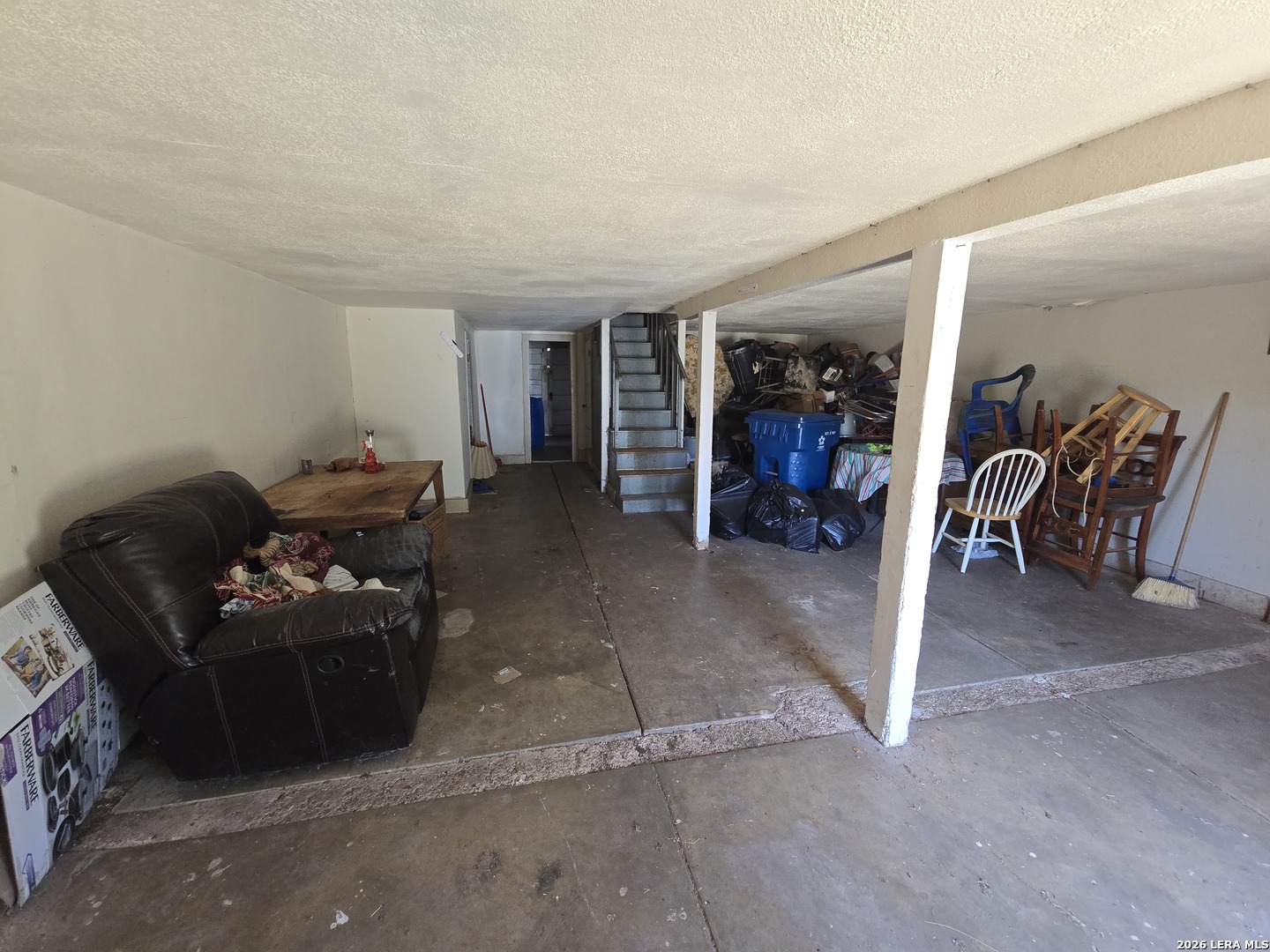 605 E Floresville TX 78114