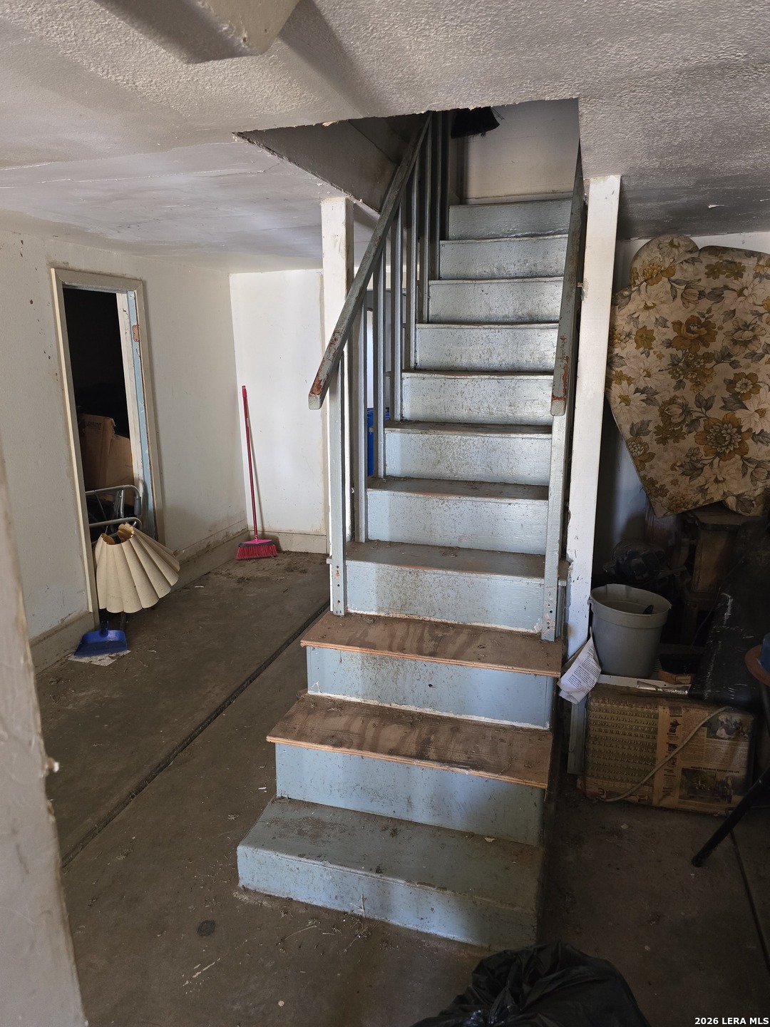 605 E Floresville TX 78114