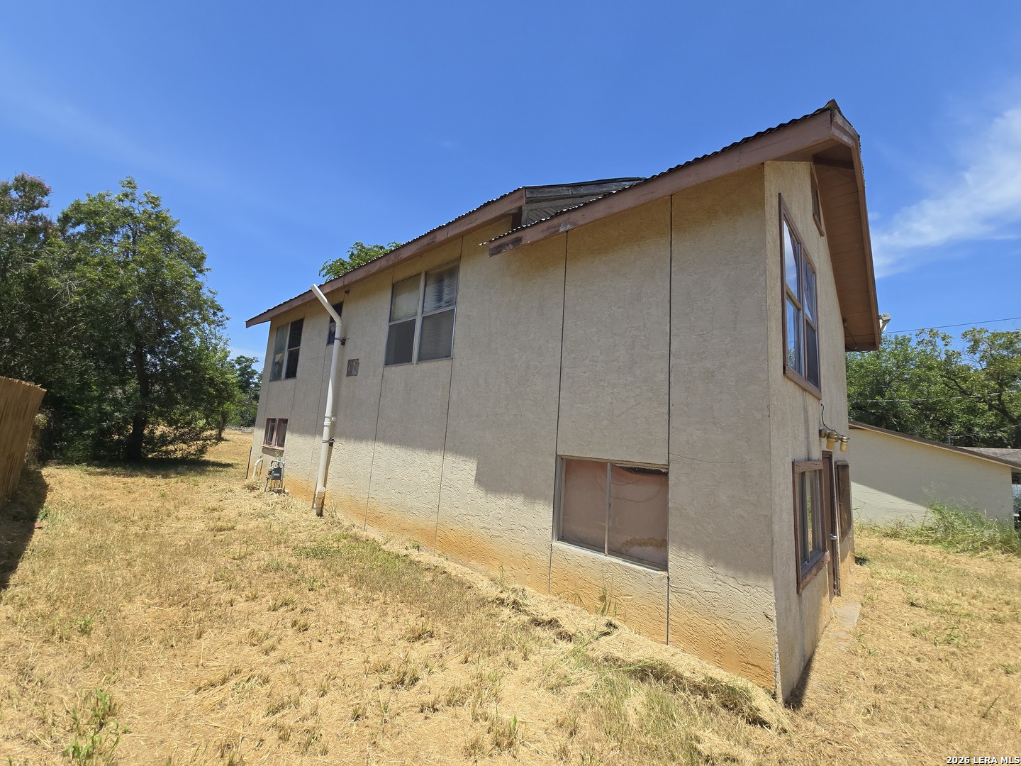 605 E Floresville TX 78114