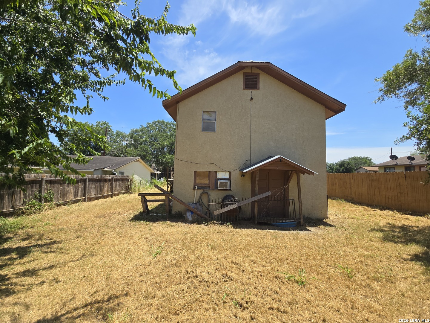 605 E Floresville TX 78114
