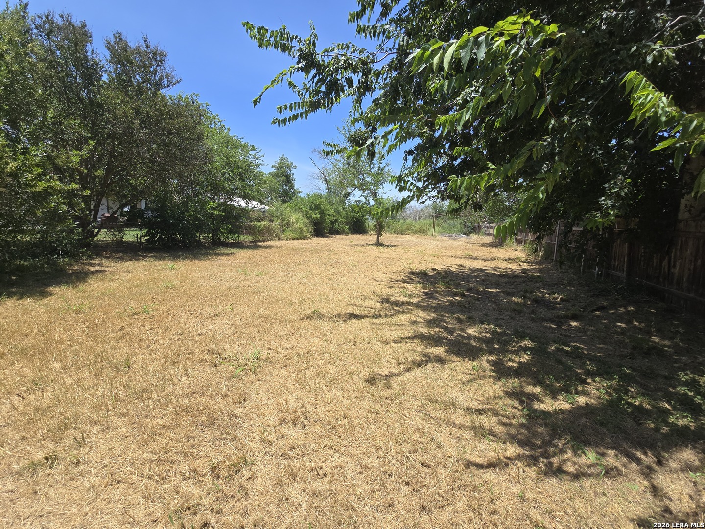 605 E Floresville TX 78114
