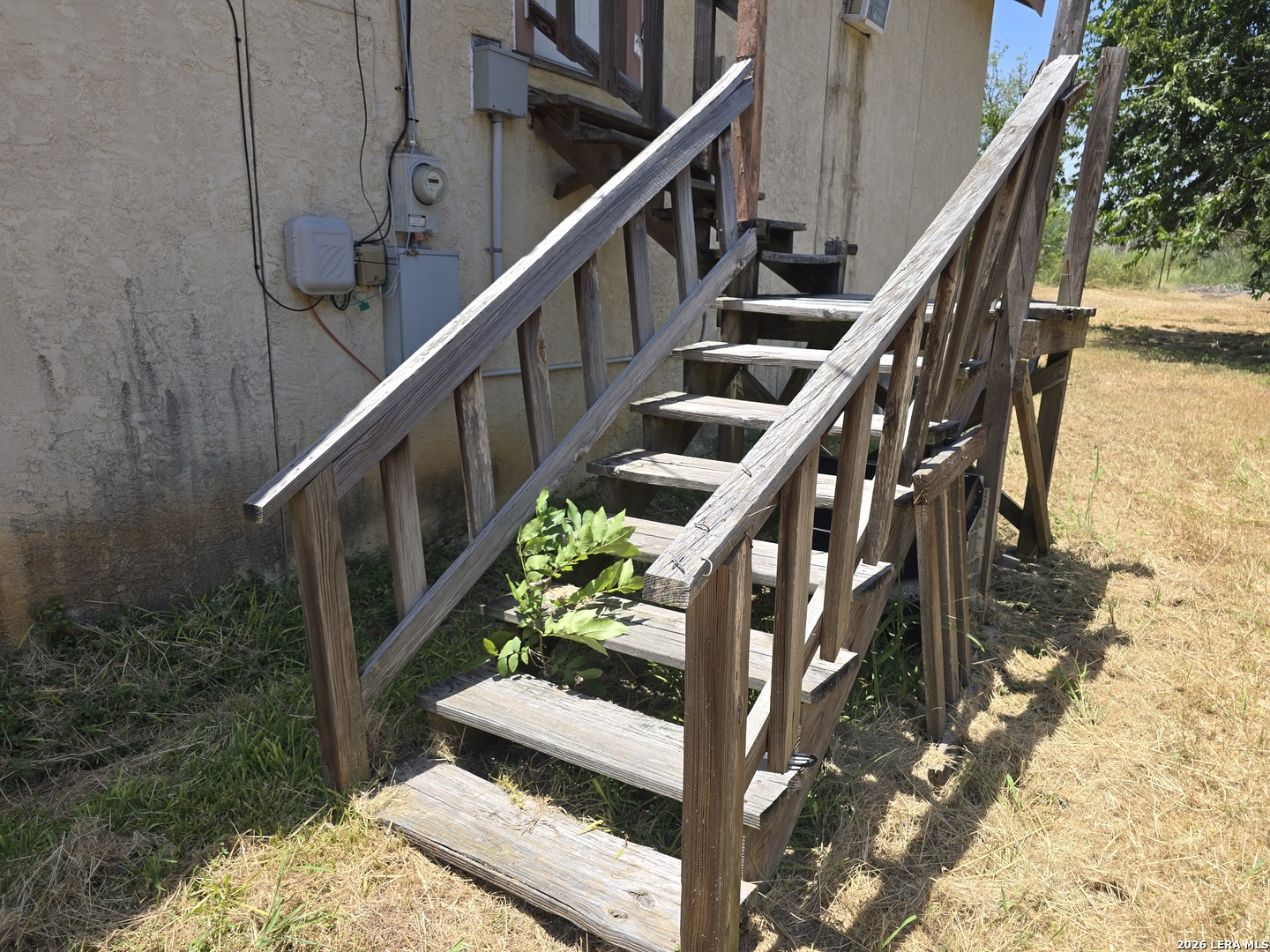605 E Floresville TX 78114