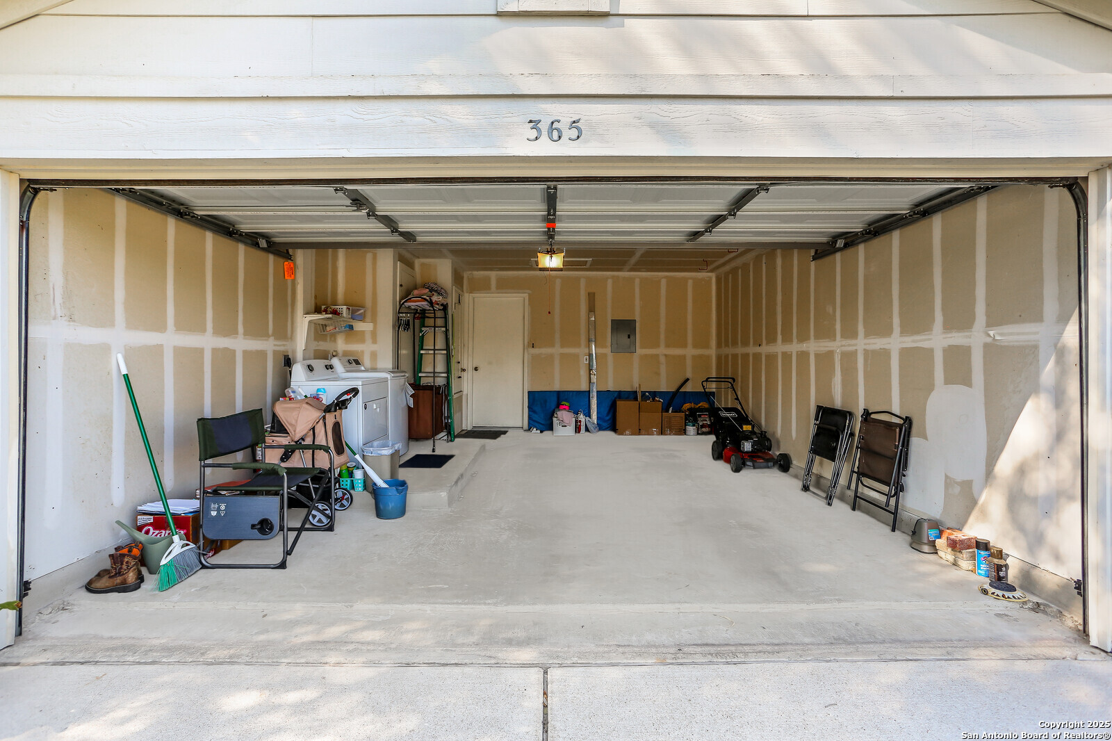 365 Leonardo Kyle TX 78640