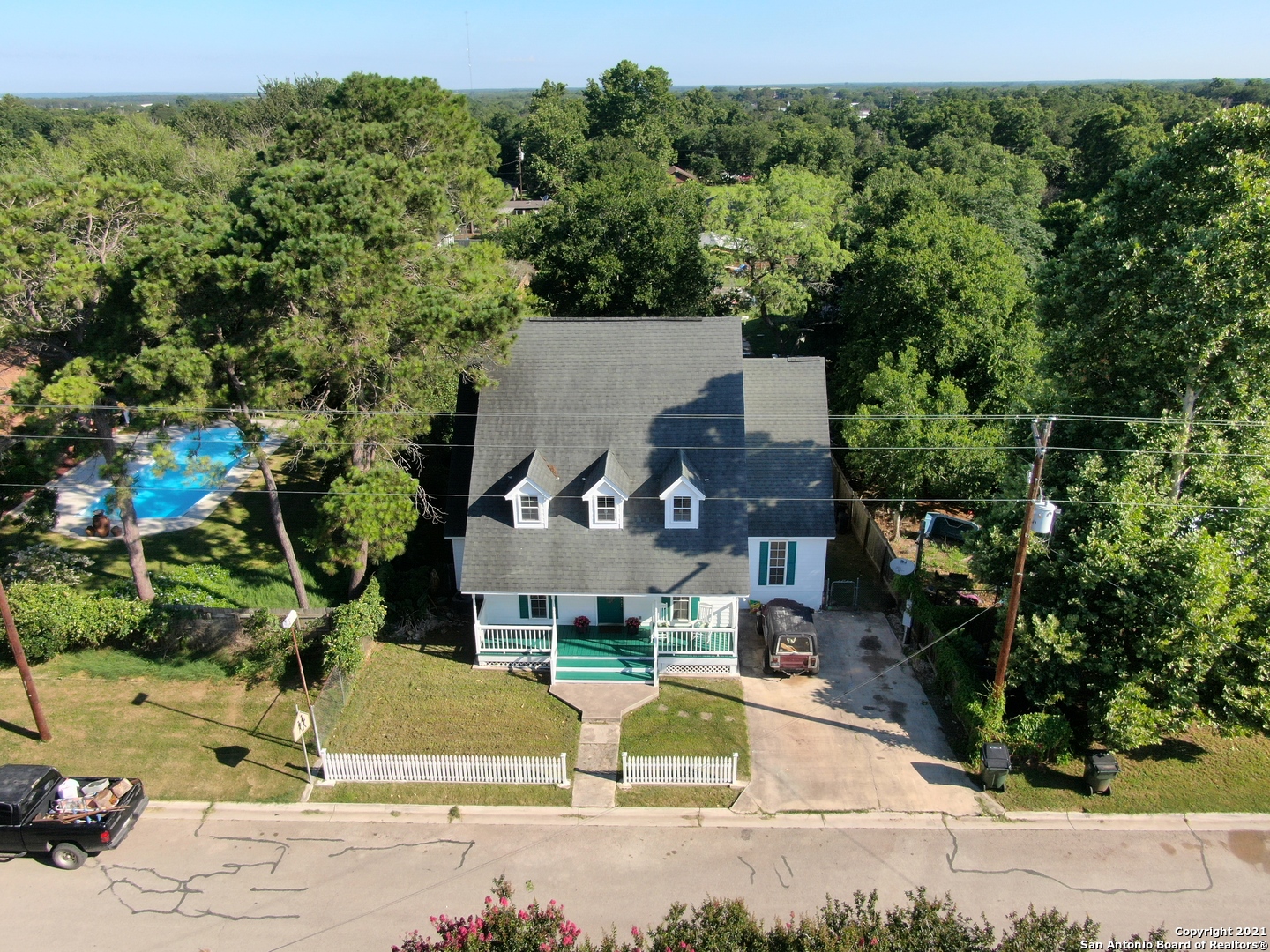 203 W Salmon Street Stockdale TX 78160