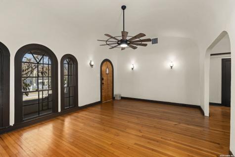 1526 Schley San Antonio TX 78210