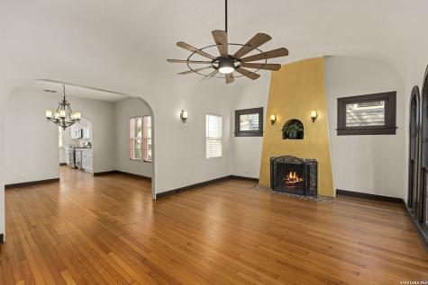 1526 Schley San Antonio TX 78210