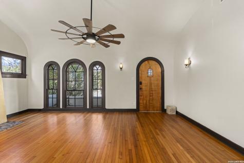 1526 Schley San Antonio TX 78210