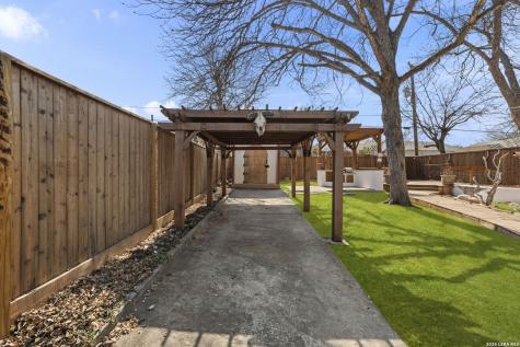 1526 Schley San Antonio TX 78210