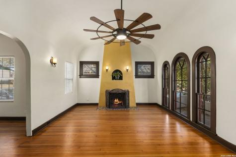 1526 Schley San Antonio TX 78210
