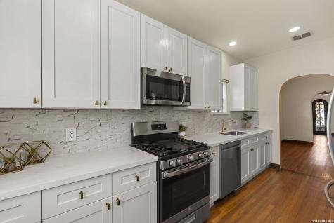 1526 Schley San Antonio TX 78210