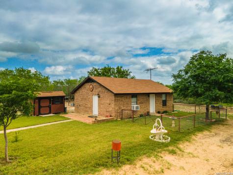 311 N 3rd Street Christine TX 78012