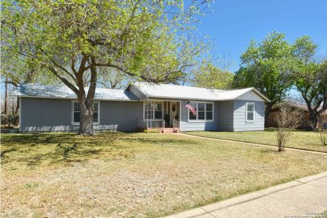 1304 4th Street Floresville TX 78114