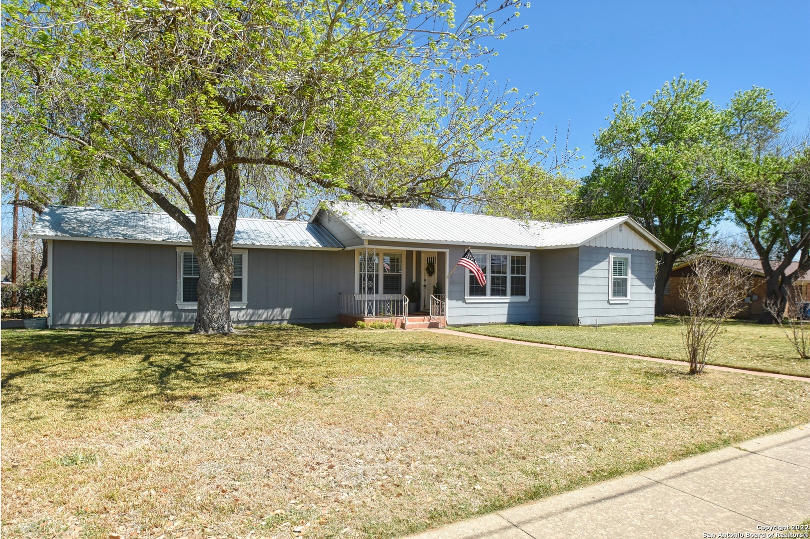 1304 4th Street Floresville TX 78114