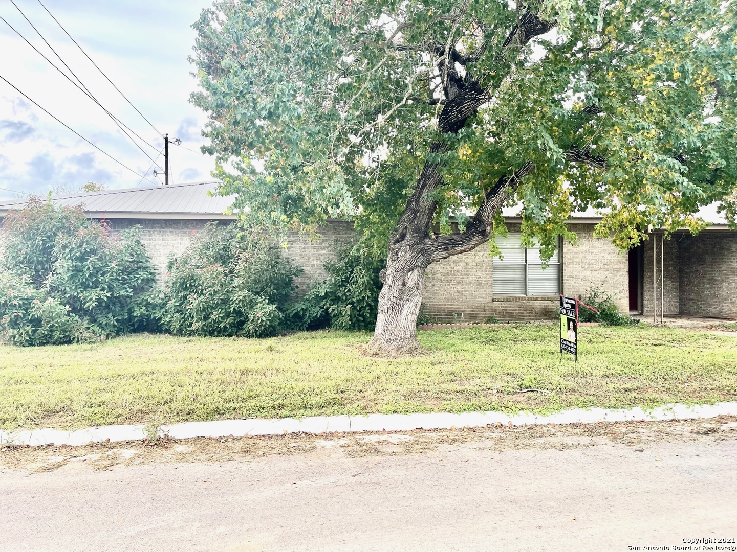 109 S 2nd Street Stockdale TX 78160