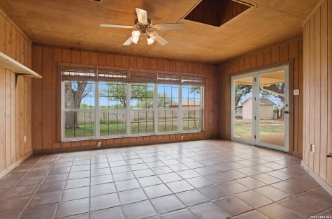 10742 New Sulphur Springs San Antonio TX 78263