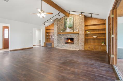10742 New Sulphur Springs San Antonio TX 78263
