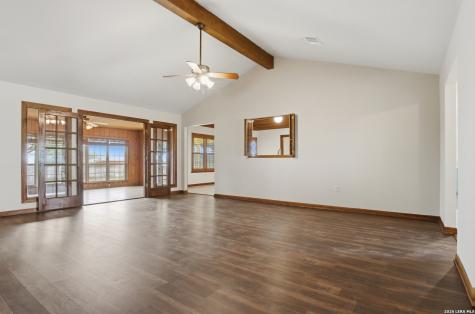 10742 New Sulphur Springs San Antonio TX 78263