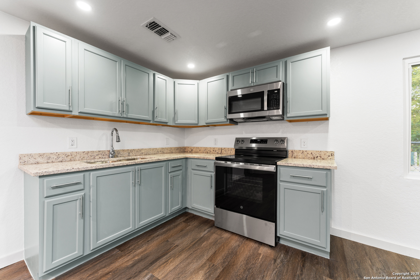 1917 San Carlos San Antonio TX 78207