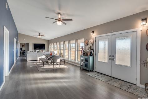 1725 Fm 2504 Poteet TX 78065