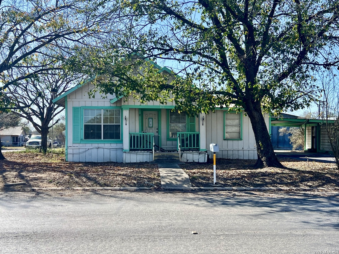 413 4th Poteet TX 78065