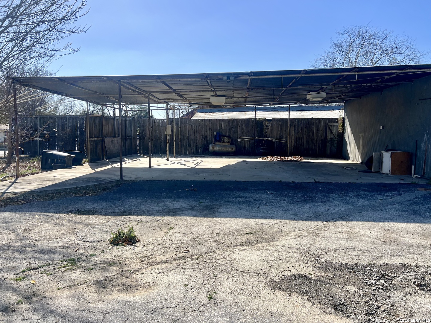 413 4th Poteet TX 78065