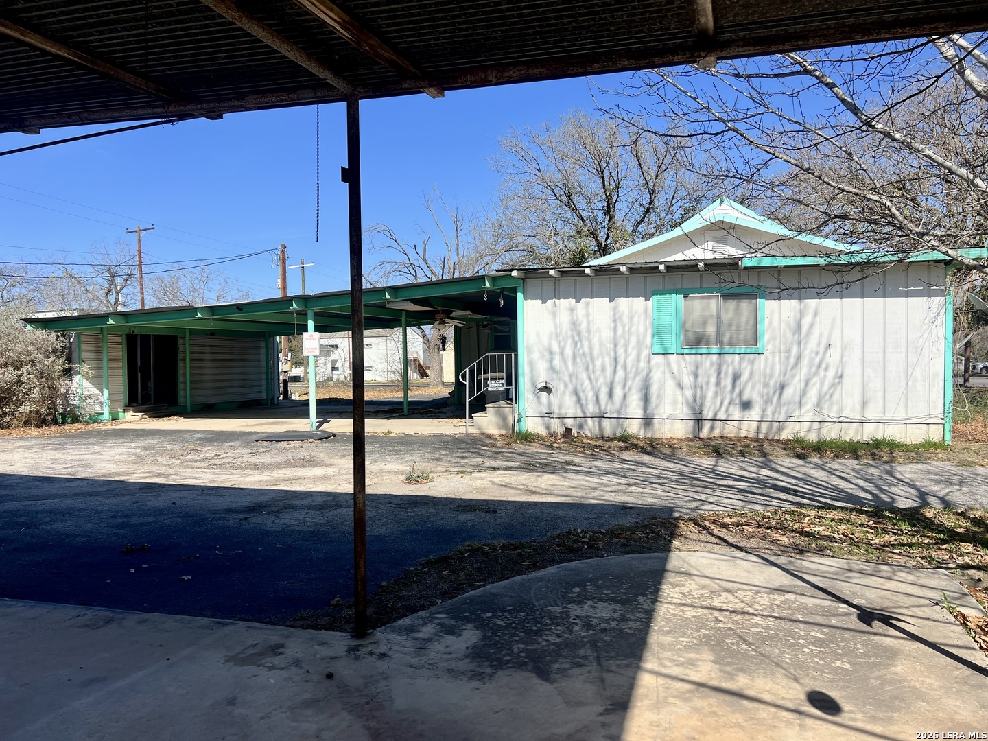 413 4th Poteet TX 78065