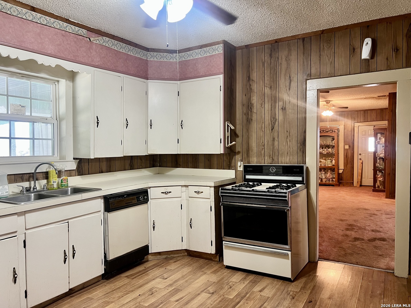 413 4th Poteet TX 78065