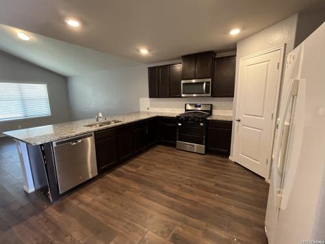8167 Falcon Meadow Converse TX 78109