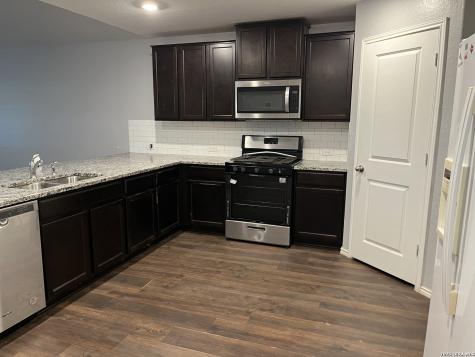 8167 Falcon Meadow Converse TX 78109