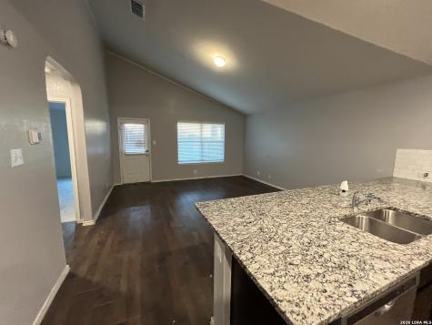 8167 Falcon Meadow Converse TX 78109