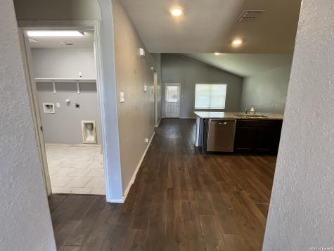 8167 Falcon Meadow Converse TX 78109