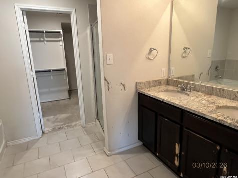 8167 Falcon Meadow Converse TX 78109