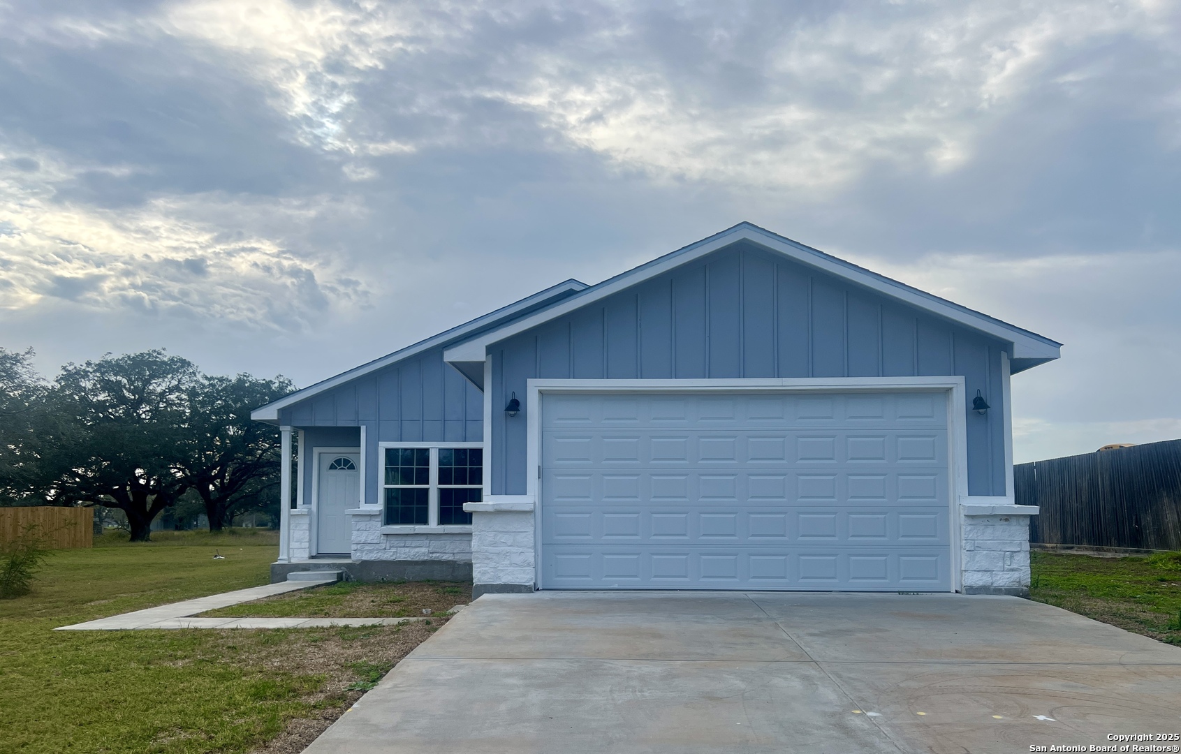 811 Polk Beeville TX 78102