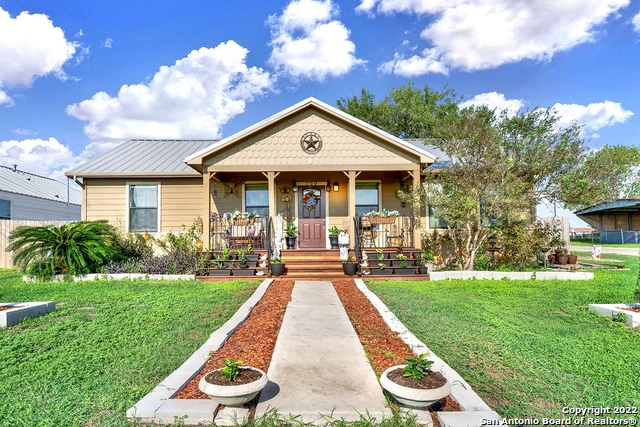 700 S Butler Street Karnes City TX 78118