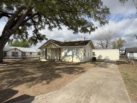 719 Kelly Street Poteet TX 78065