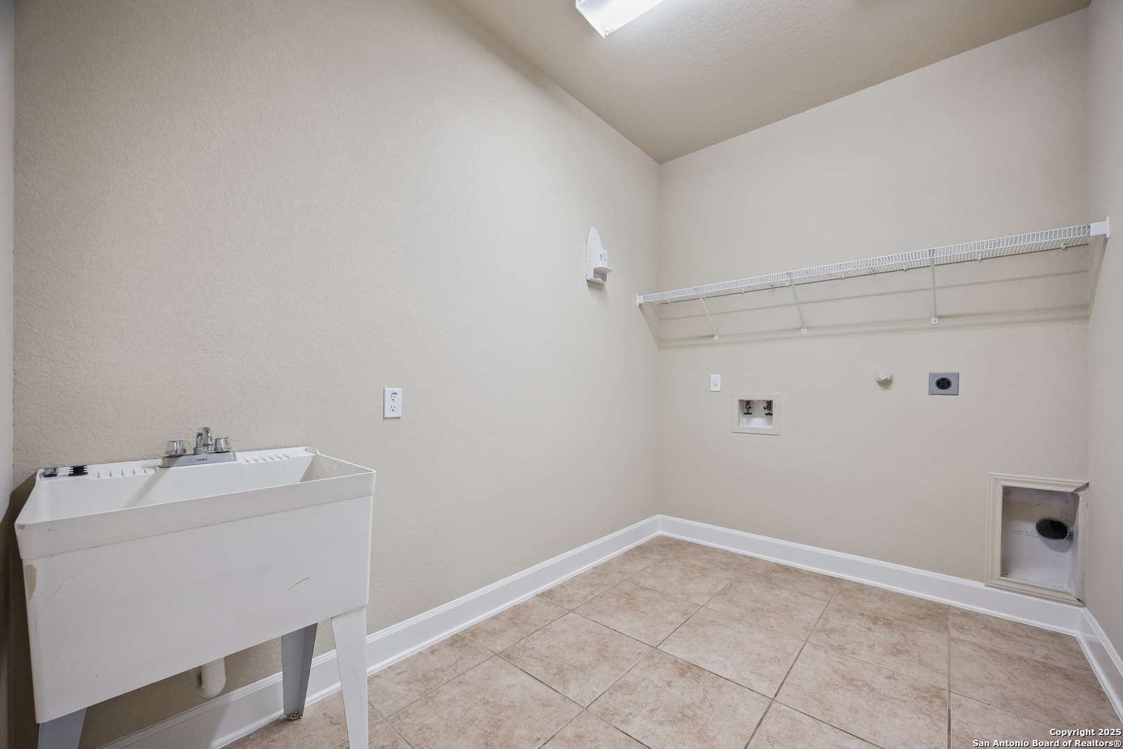 322 Eugene Sasser San Antonio TX 78260