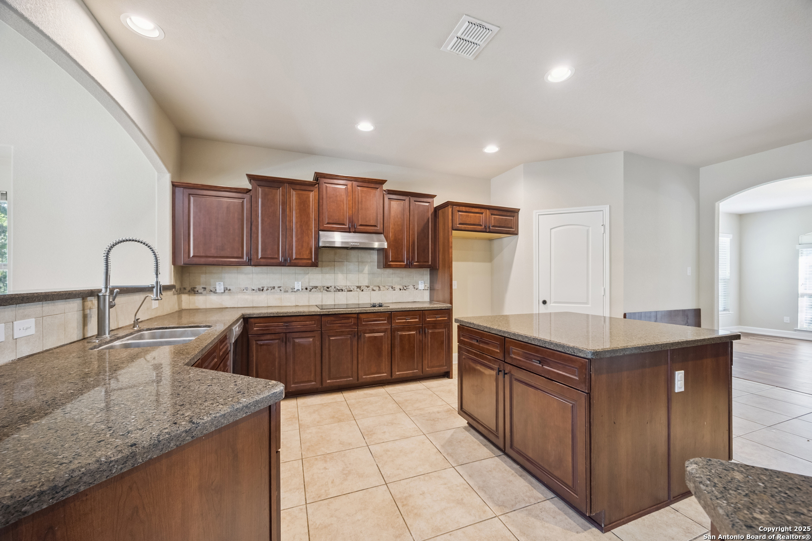 322 Eugene Sasser San Antonio TX 78260